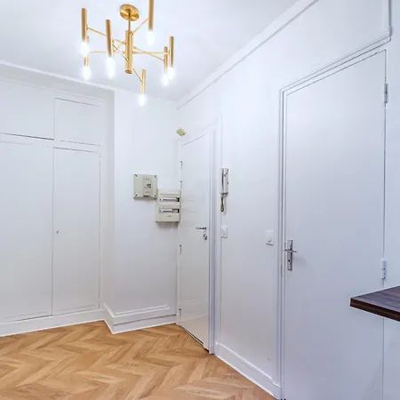 Design Invalides Bon Marche - Ii